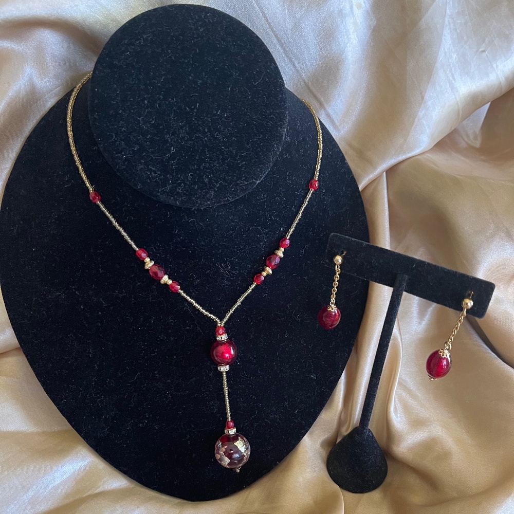 ITALIAN MURANO GLASS NECKLACE WITH MATCHING DANGLING EARRINGS